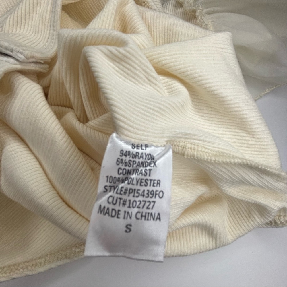 EUC Anna Grace Cream Ruffle Sleeve Bodysuit - Picture 4 of 4